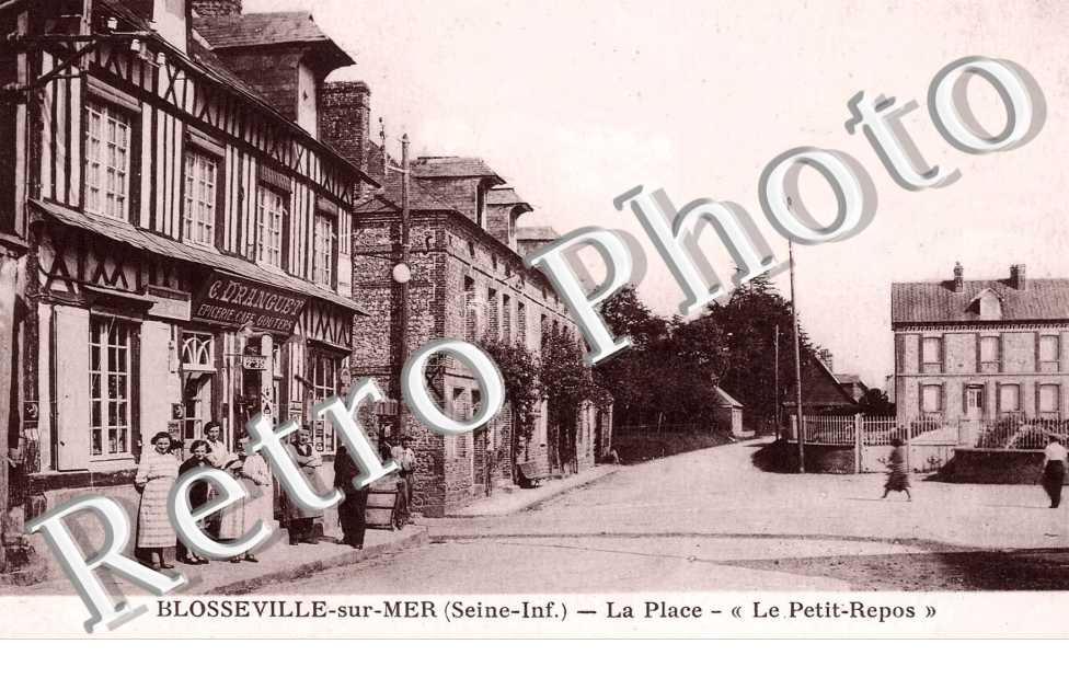 la place "le Petit Repos"
