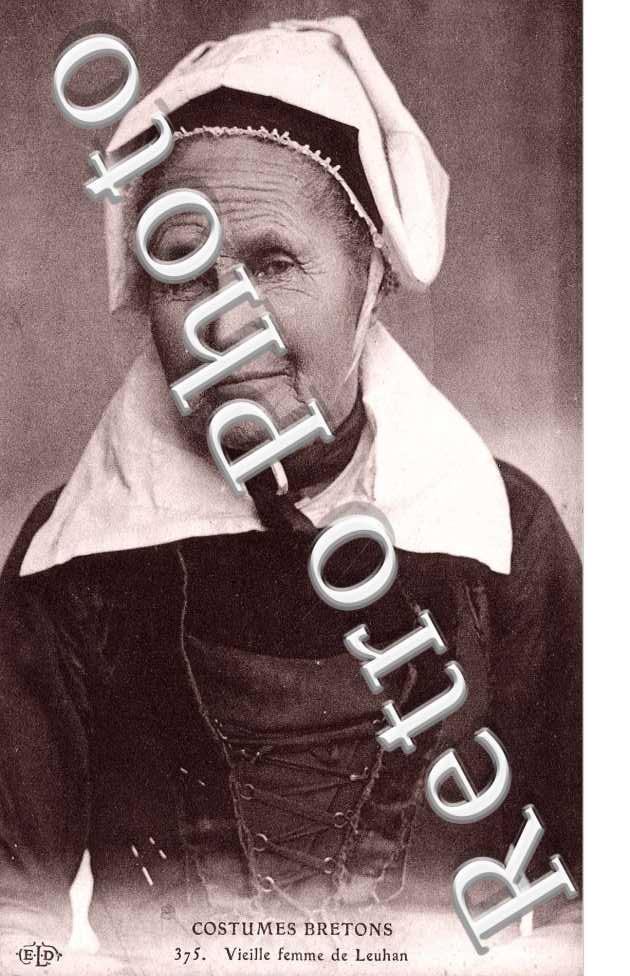 VIEILLE FEMME