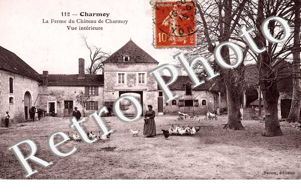 La ferme du chateau de Charmoy Vue interieure