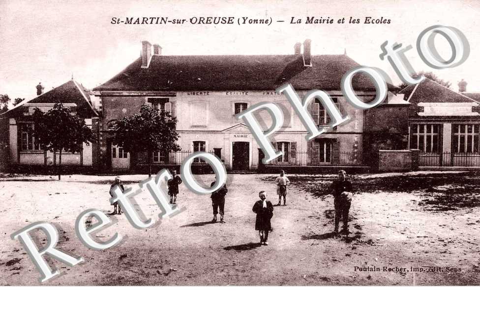 La mairie et les ecoles