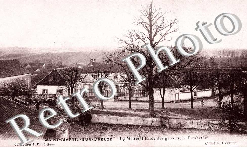 La mairie, l'ecole des garcons, le presbytere
