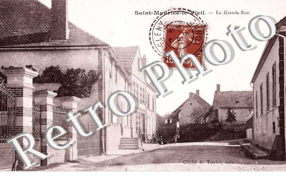 La place et la mairie