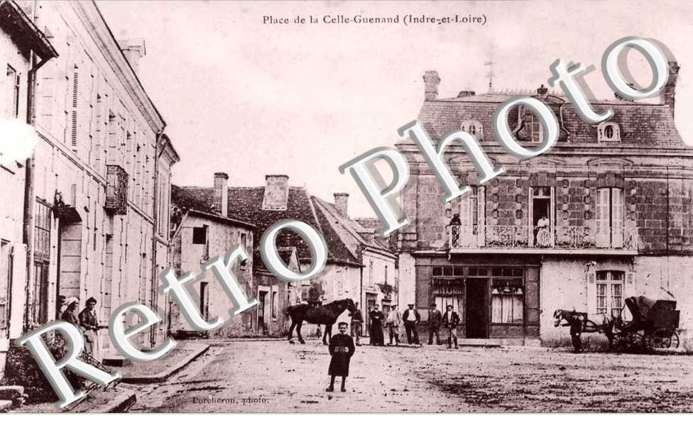 PLACE DE LA CELLE GUENAND