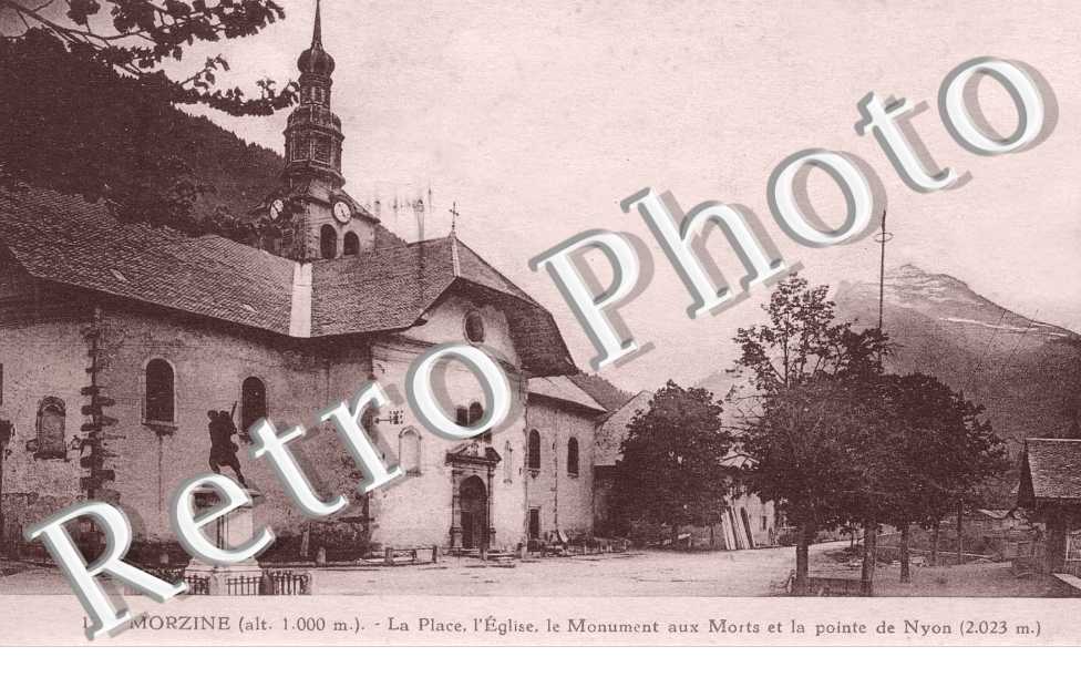 La place, l'eglise , le monument aux morts et la pointe de Nyon