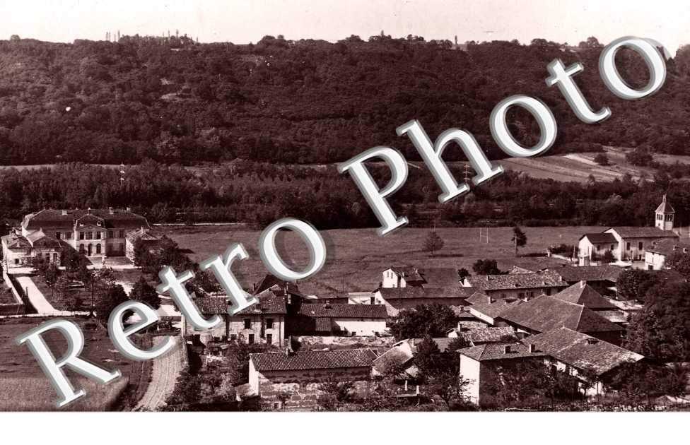 groupe scolaire, eglise et parc des sports