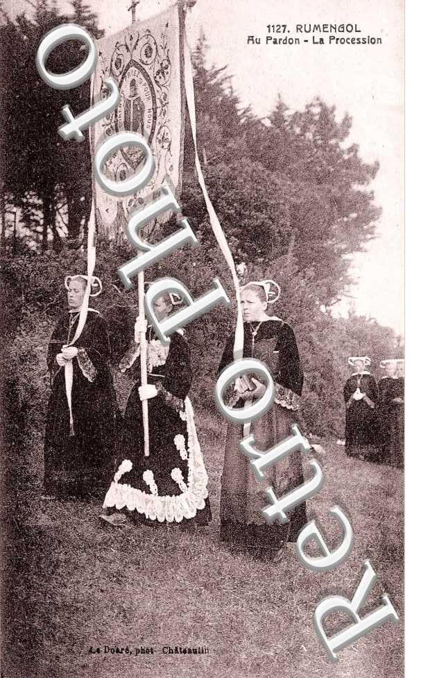 Rumengol -  Au pardon - La Procession