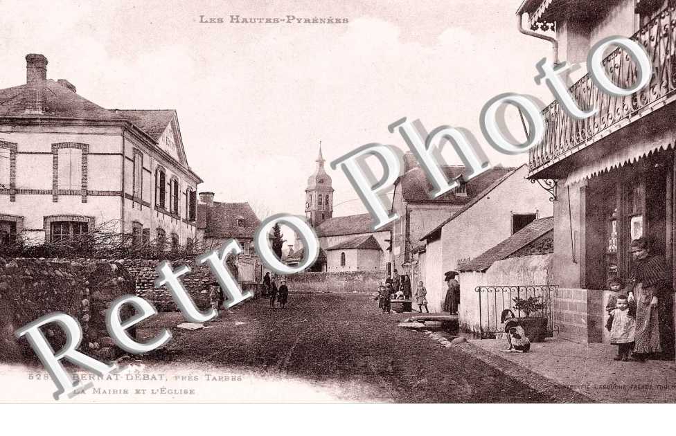 BERNAT DEBAT La Mairie et l'Eglise