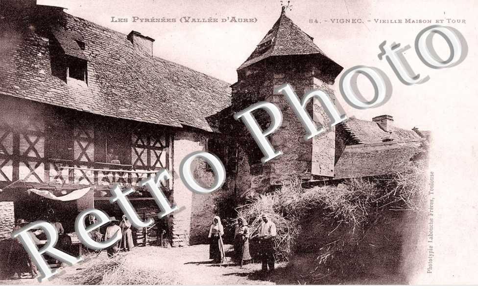 Vieille maison et tour