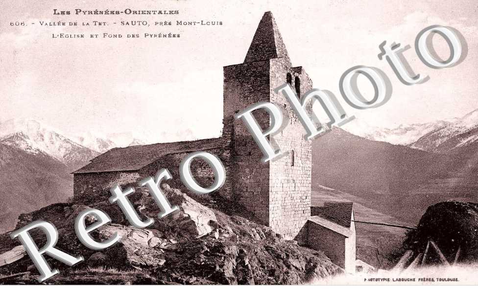 l'Eglise et fond des pyrenees