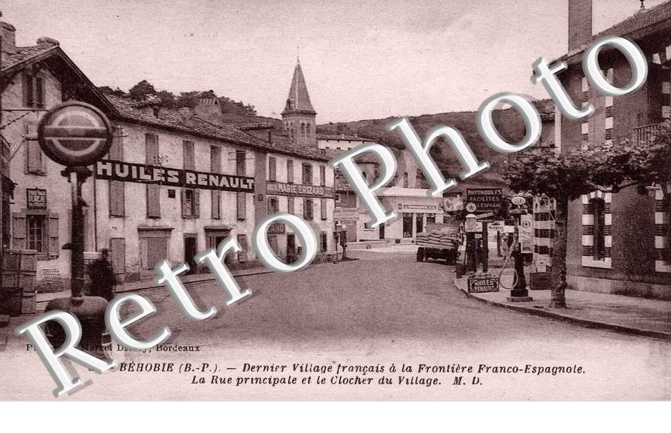 rue principale et le clocher du village