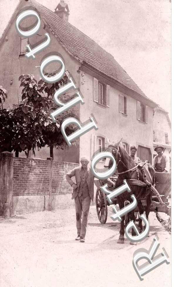 Attelage devant une Maison