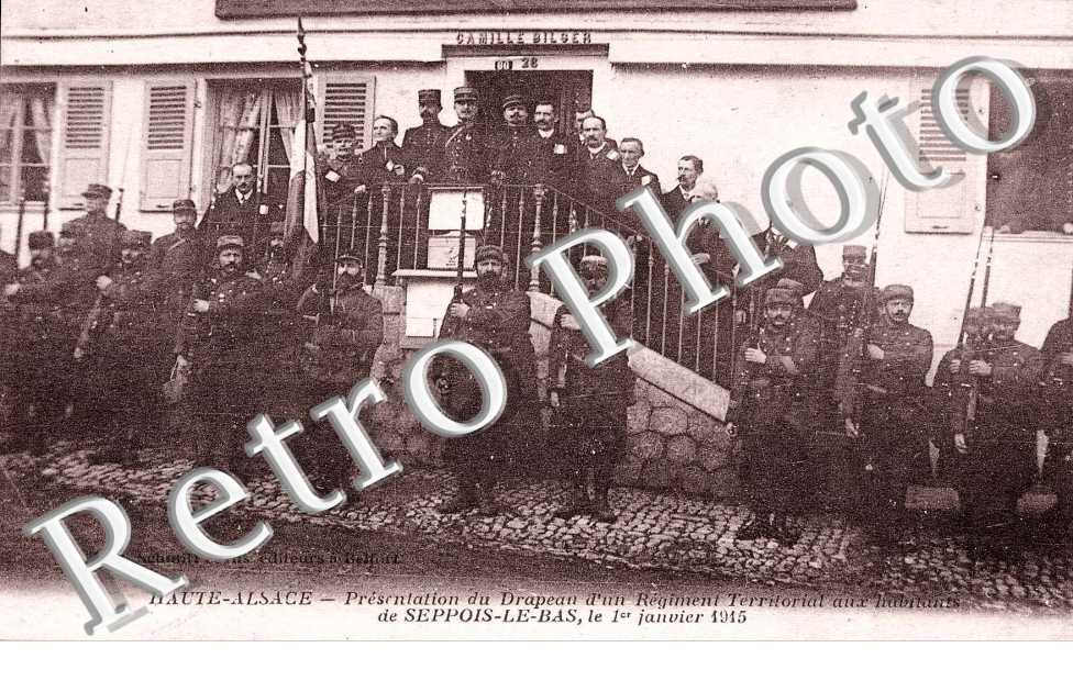 presentation du drapeau d'un regiment territorial aux habitants du village