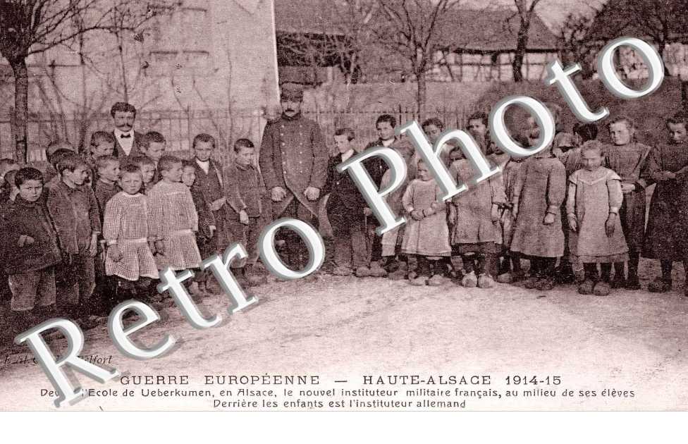 Devant l'Ecole