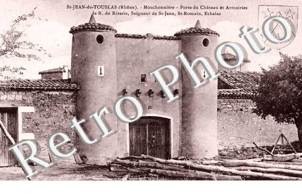 Mouchonnière, porte du château et Armoiries