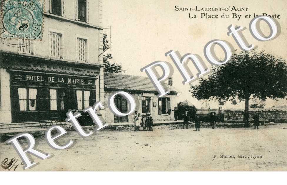 la place du By et la poste