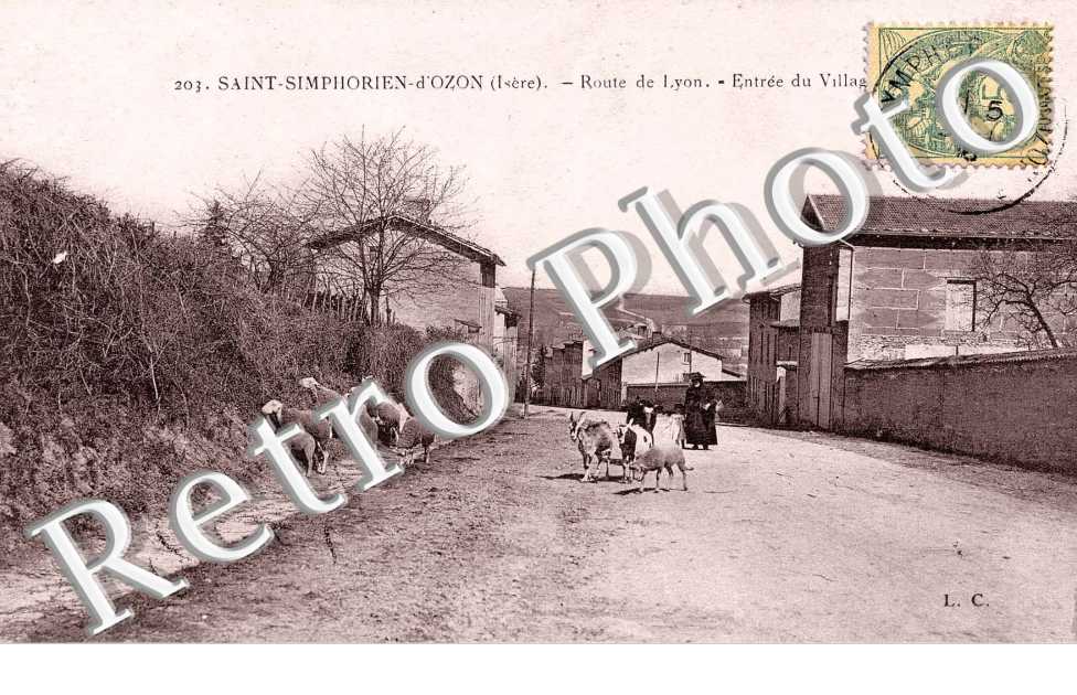 Route de Lyon - entree du village