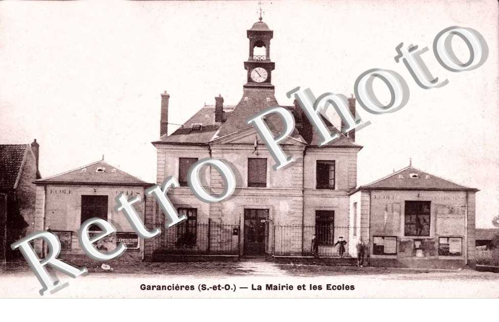 LA MAIRIE ET LES ECOLES
