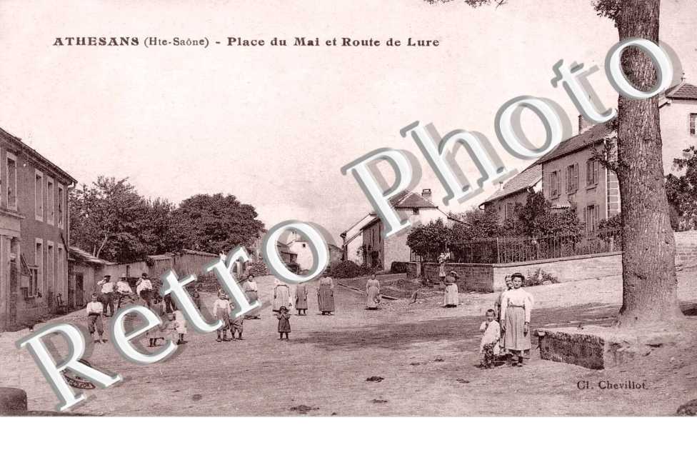 Place du Mai et route de Lure