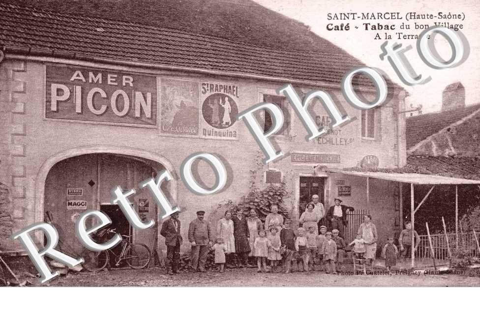Cafe tabac du bon village a la terrasse