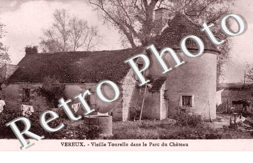 Vieille tourelle dans le parc du chateau