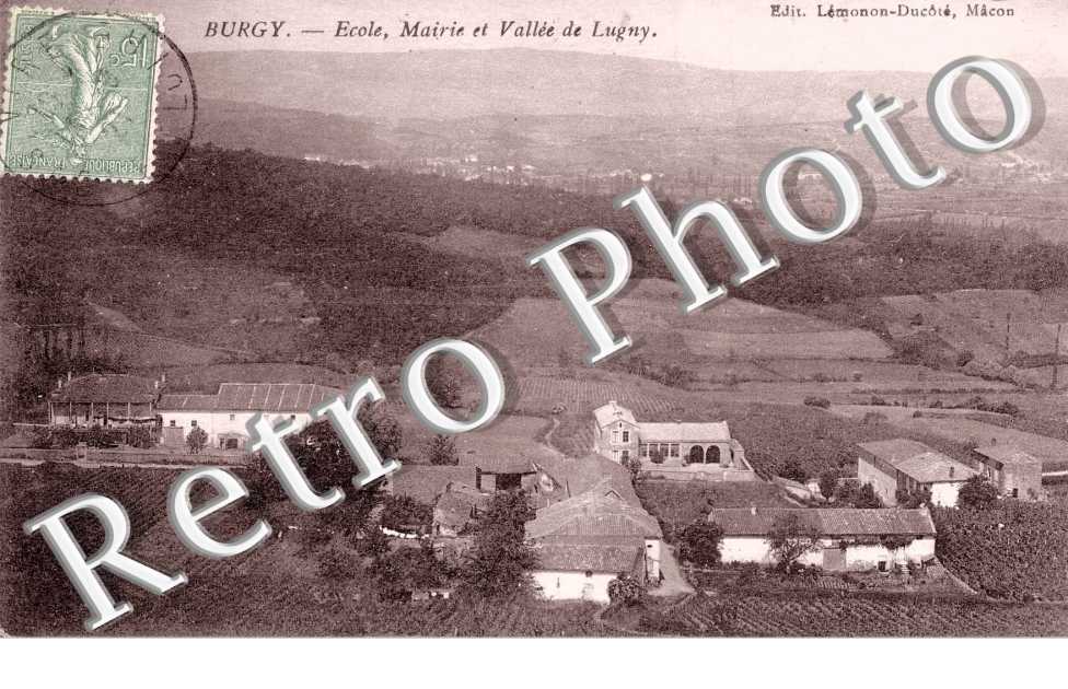 Ecole et Mairie et Vallee de Lugny