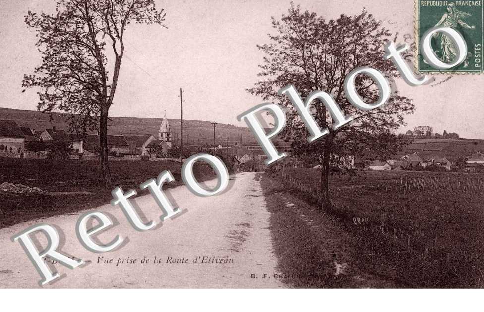 Vue prise de la route d'Etiveau