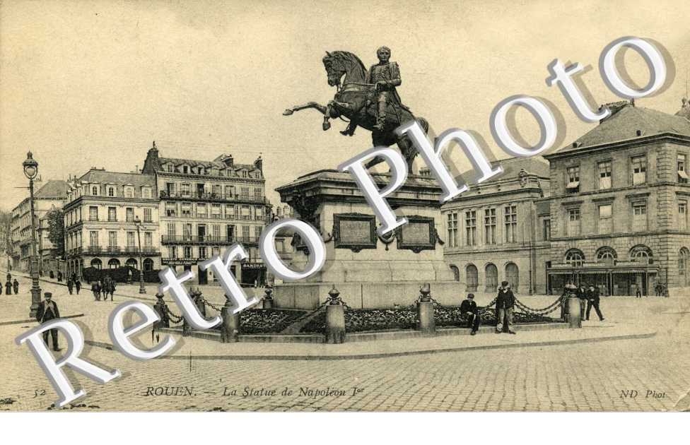 LA STATUE DE NAPOLEON 1ER Place de l'Hotel de Ville