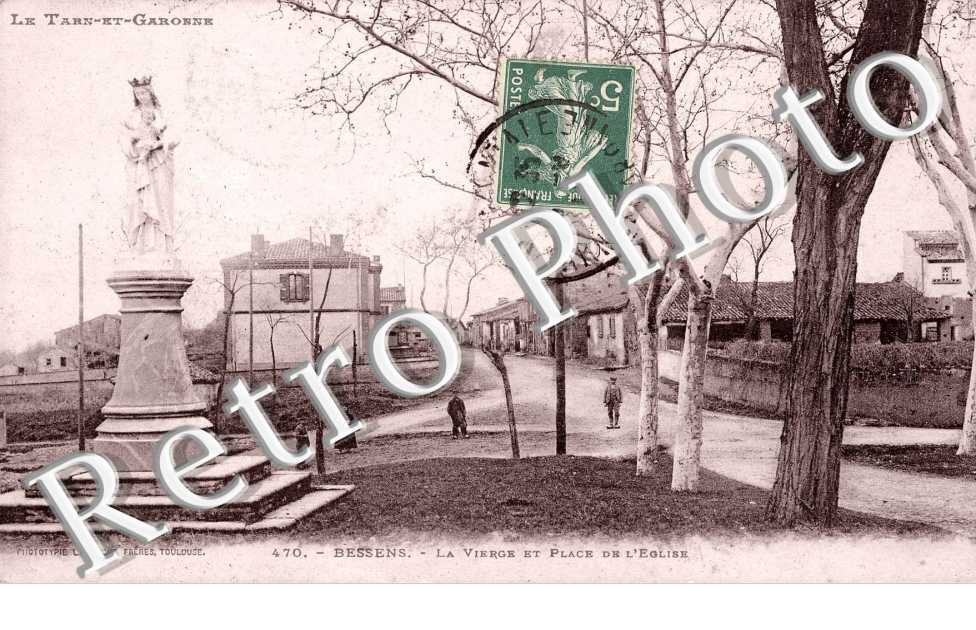 La vierge et place de l'eglise