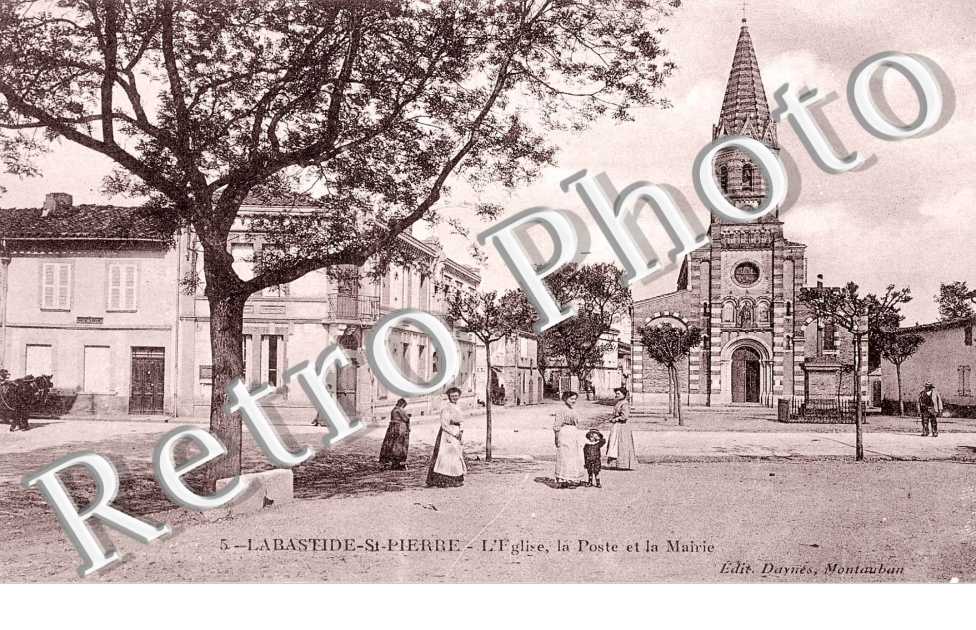L'Eglise, La Poste et la Mairie