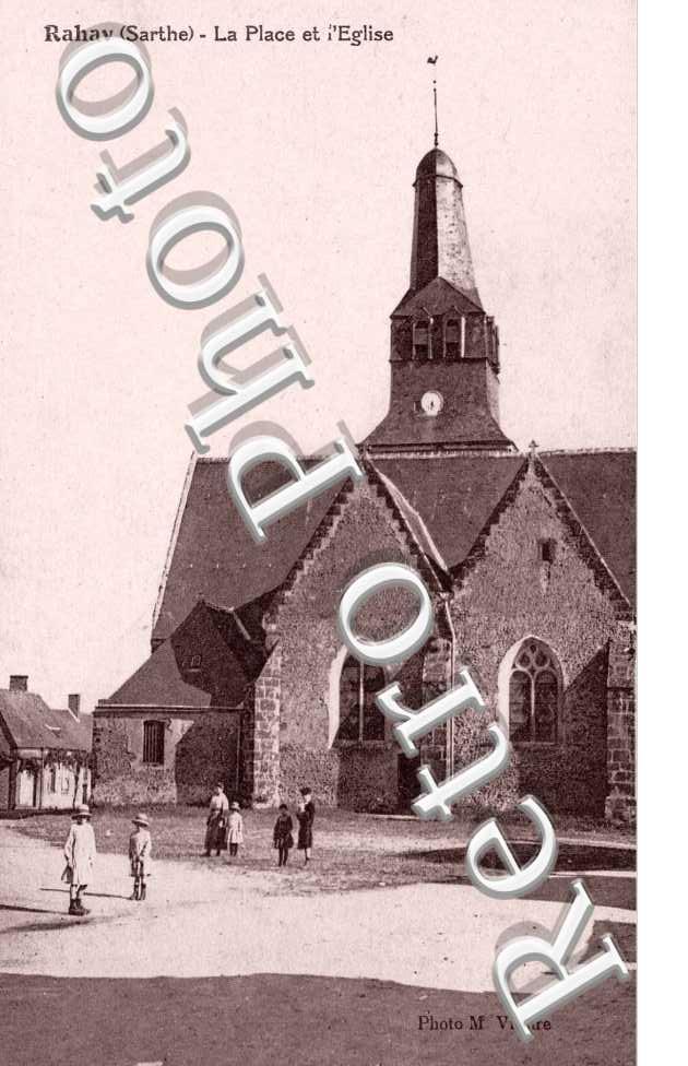 la place et l'église