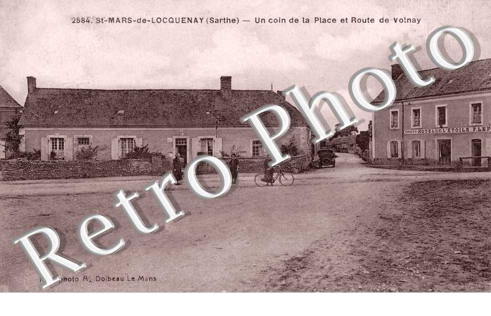 un coin de la place et route de Volnay