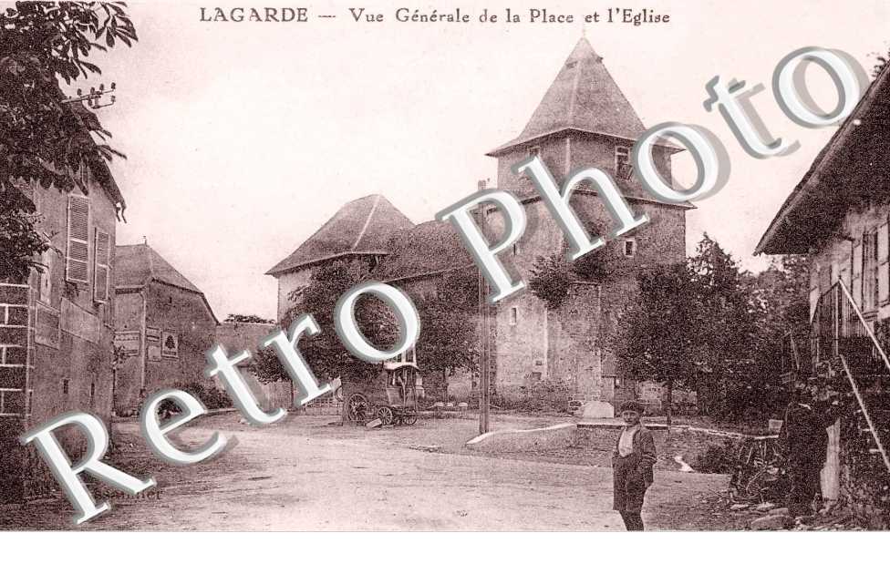 Lagarde - La Place et l'Eglise