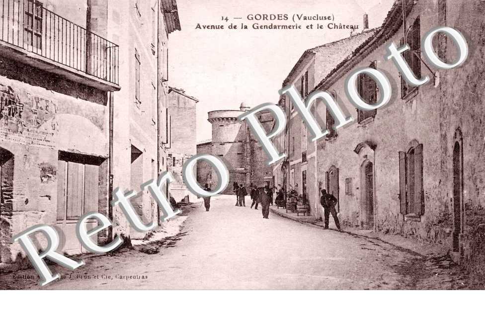 Avenue de la gendarmerie et le chateau