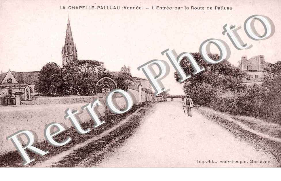 L'entree par la route de Palluau