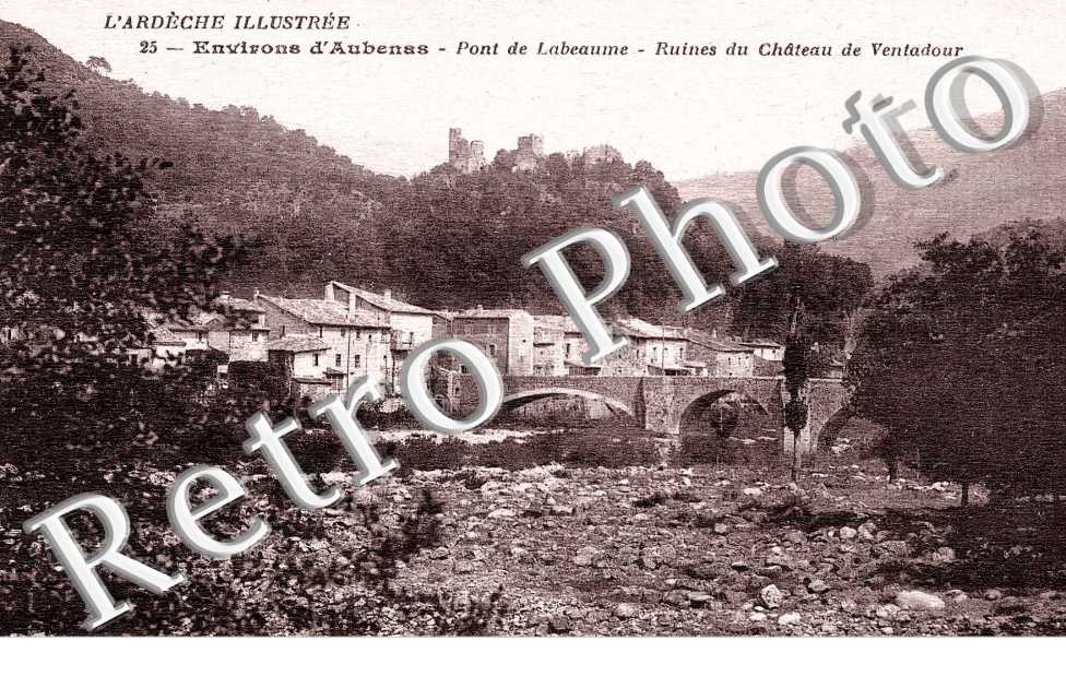 Pont de Labeaume et ruines du chateau