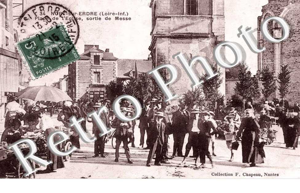 place de l'eglise  Sortie de messe