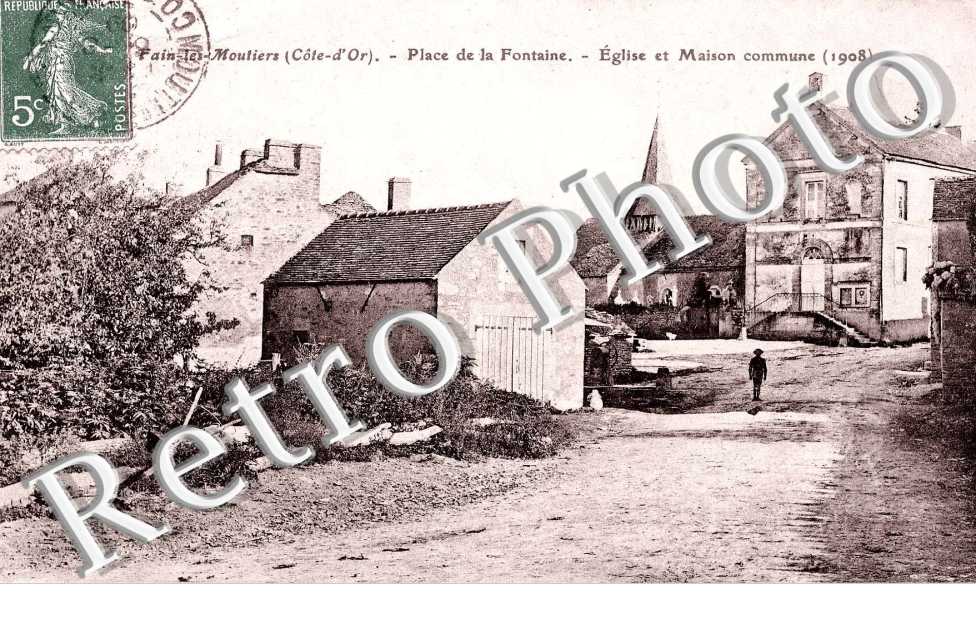 Place de la Fontaine Eglise et maison Commune