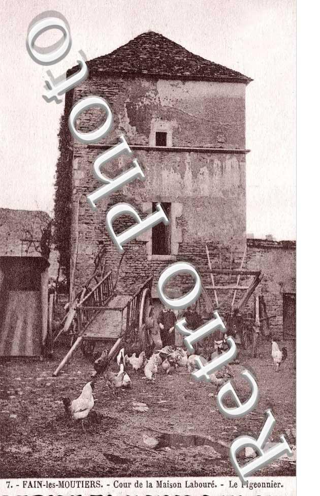 Cour de la Maison Labouré - Le Pigeonnier