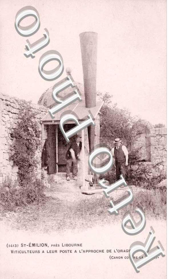 viticulteurs a leur poste a l'approche de l'orage