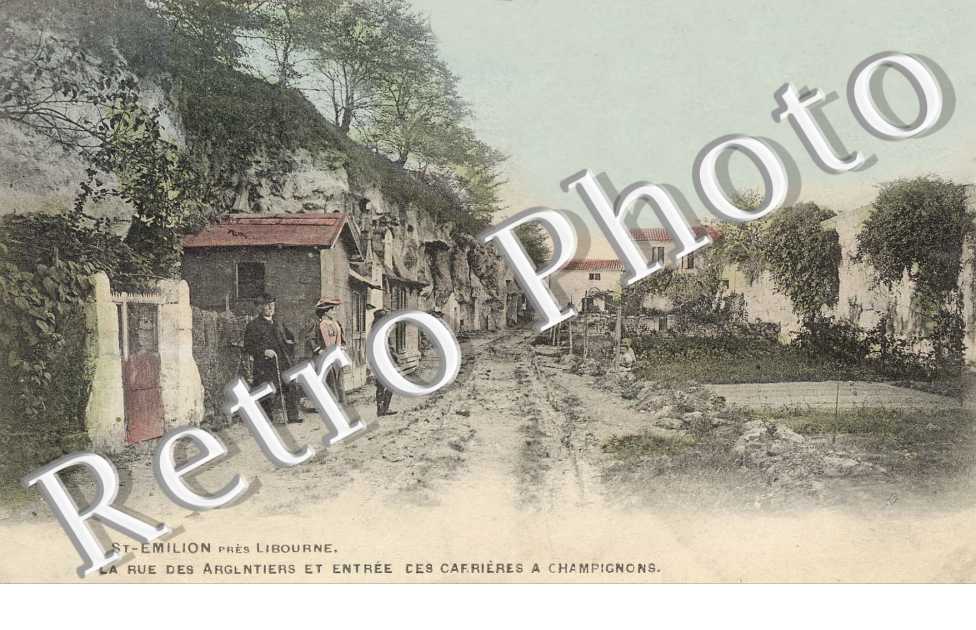 Rue des Argentiers et Entree des Carrieres a Champignons