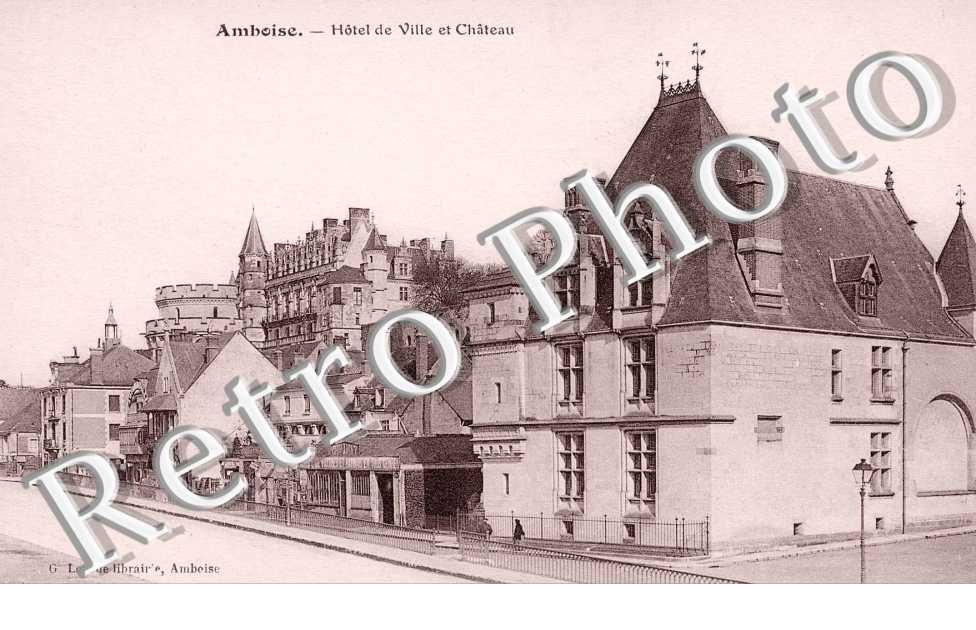 Hotel de ville et le chateau