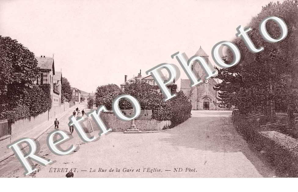 La rue de la gare et l'eglise