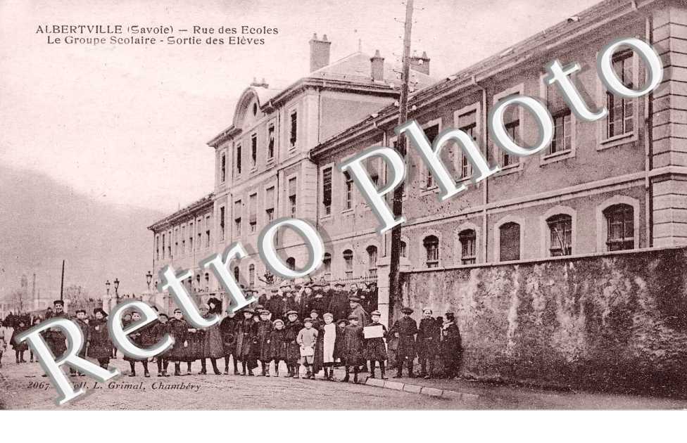 Rue des ecoles - Le groupe scolaire - sortie des eleves