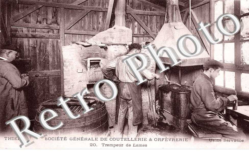 Interieur d'usine de coutellerie Trempeurs de lames