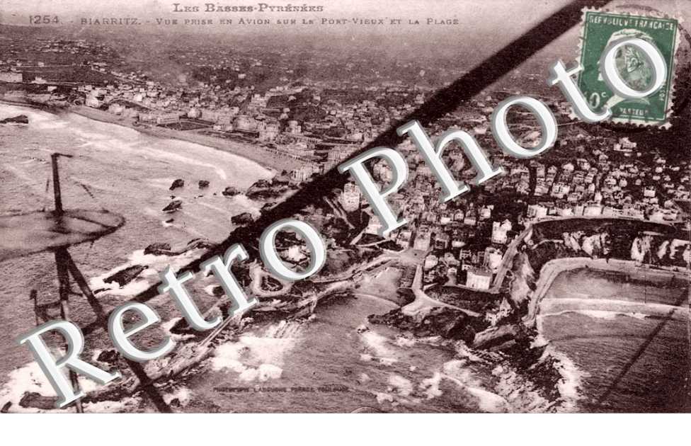 Vue d'avion sur la Plage et le Port Vieux