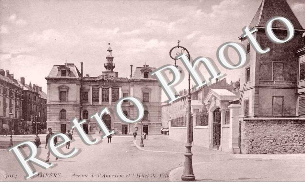 Avenue de l'Annexion et l'Hotel de Ville