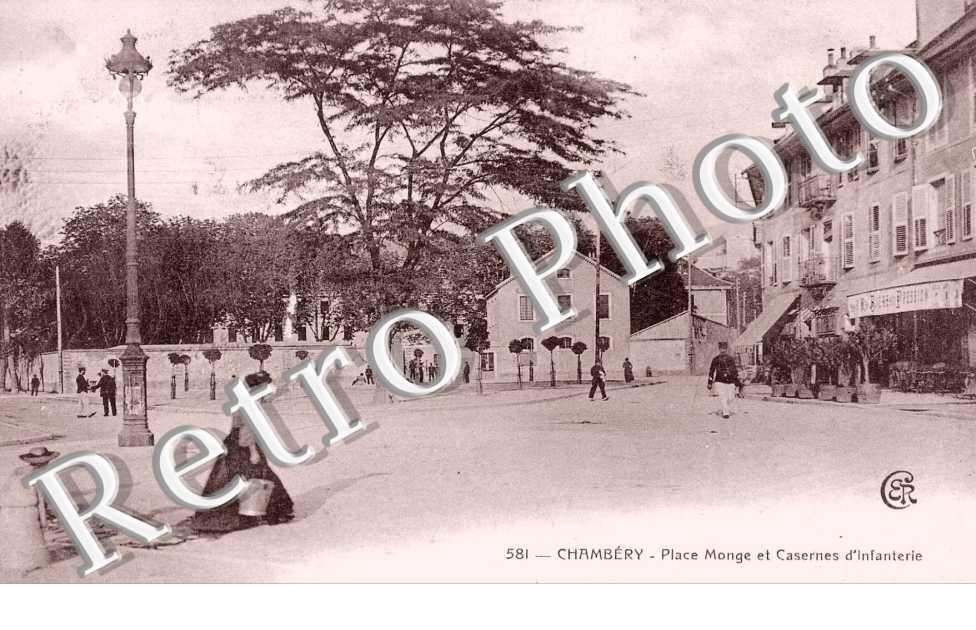 Place Monge et Casernes d'Infanterie