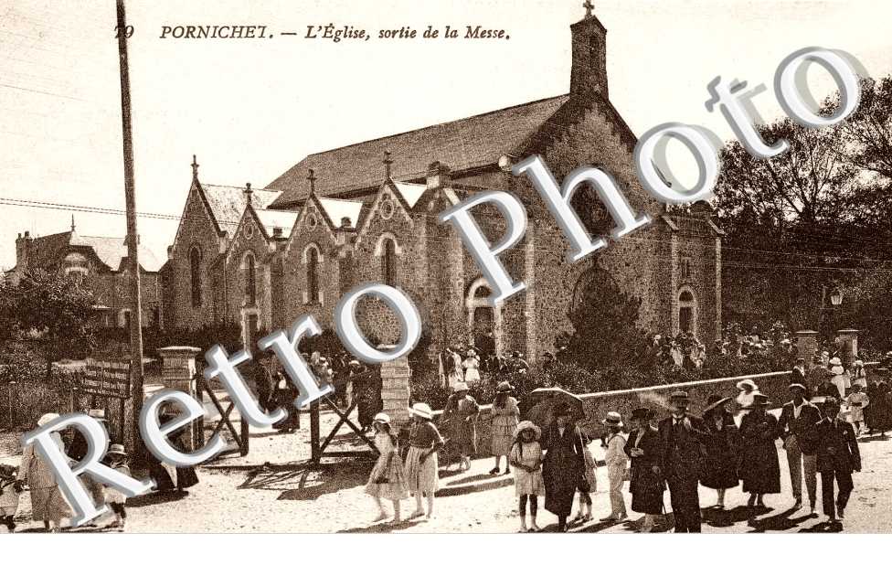 l'Eglise - Sortie de la Messe
