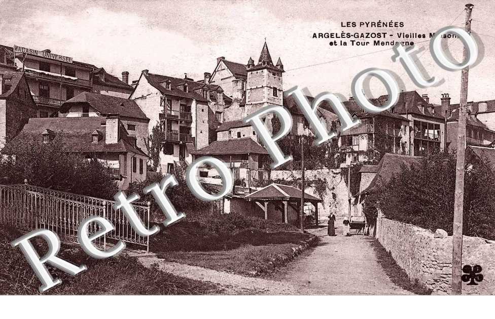 Vieilles maisons et la Tour Mendagne