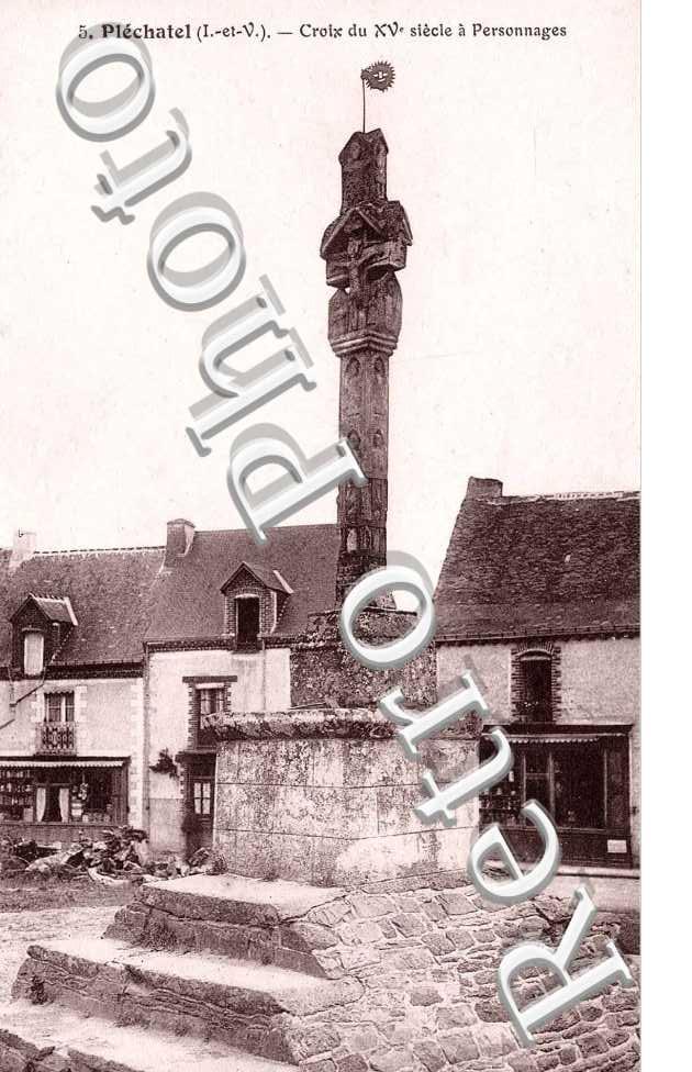 Croix du XVe siecle a personnages